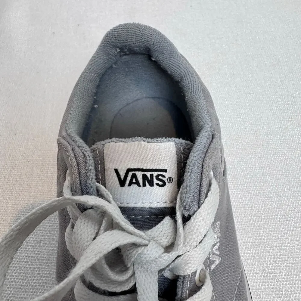 Vans Seldan Youth Size 4 Gray Classic look Canvas Low Top Trainer Sneakers